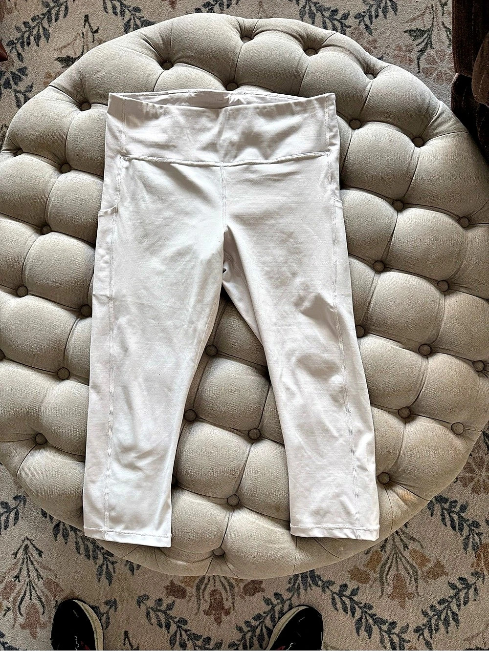 Athleta Ultimate Stash Pocket Capri off-white/taupe Capri Leggings Large